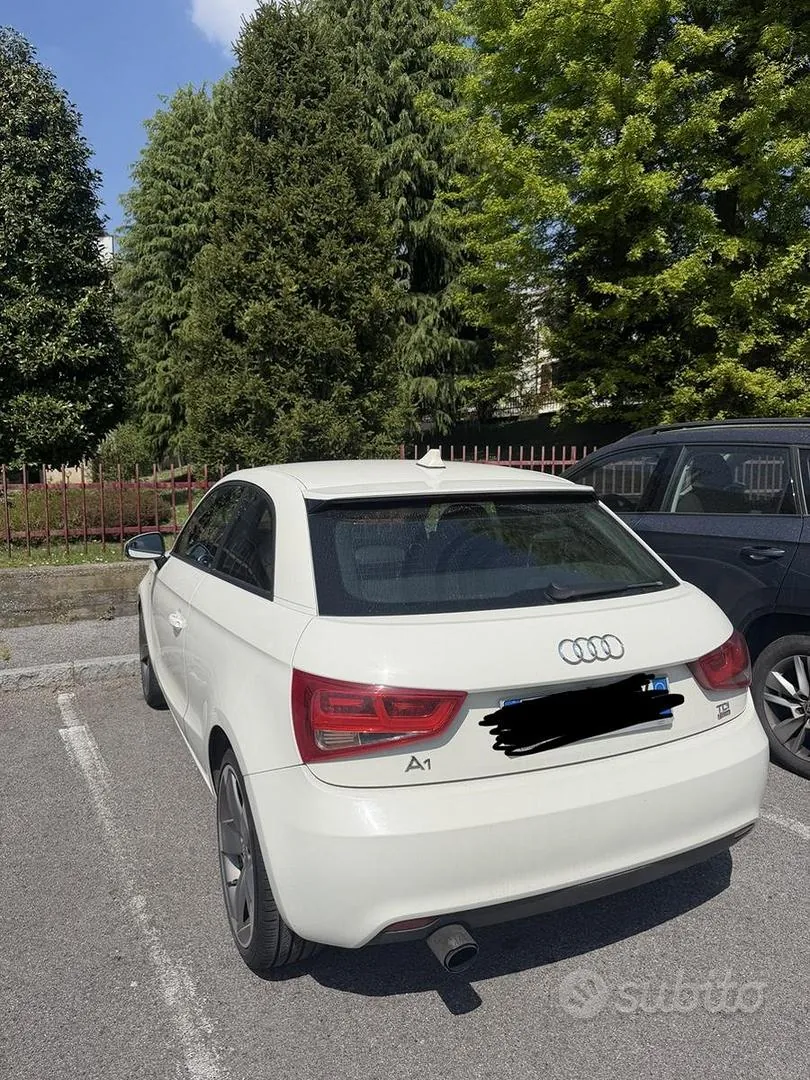 Audi A1 2011 photo 2