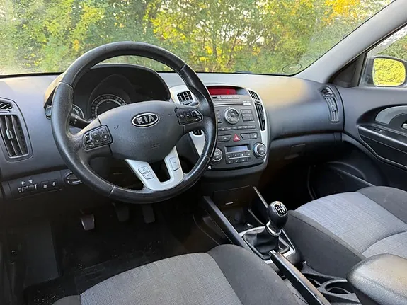 Kia Ceed 2012 photo 5