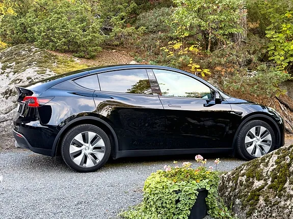 Tesla Model Y 2023 photo 3