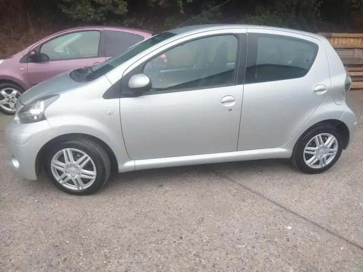 Toyota Aygo 2012 photo 3