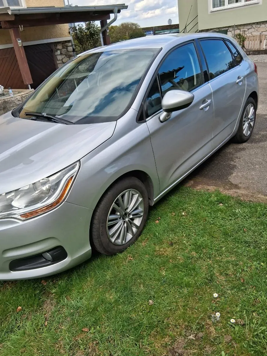 Citroen C4 2012 photo 2