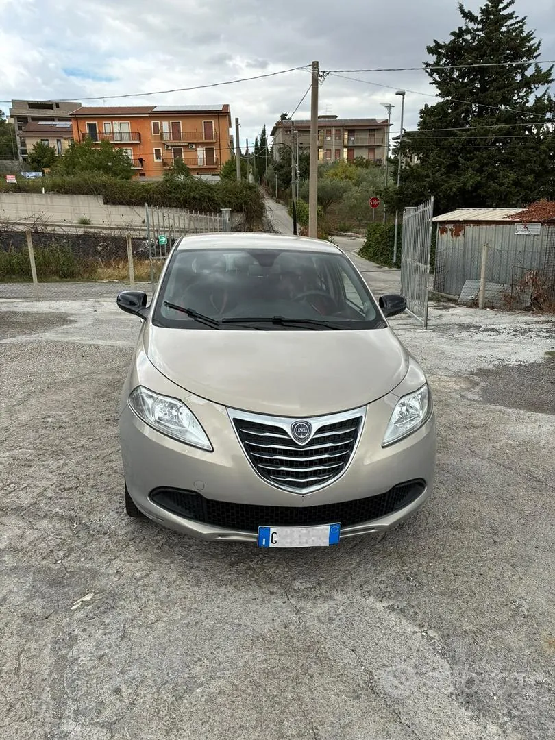 Lancia Ypsilon 2012 photo 2