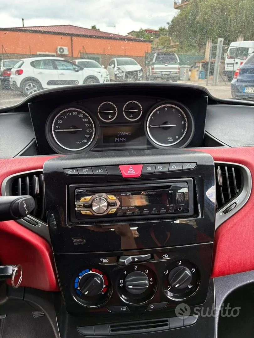 Lancia Ypsilon 2012 photo 3