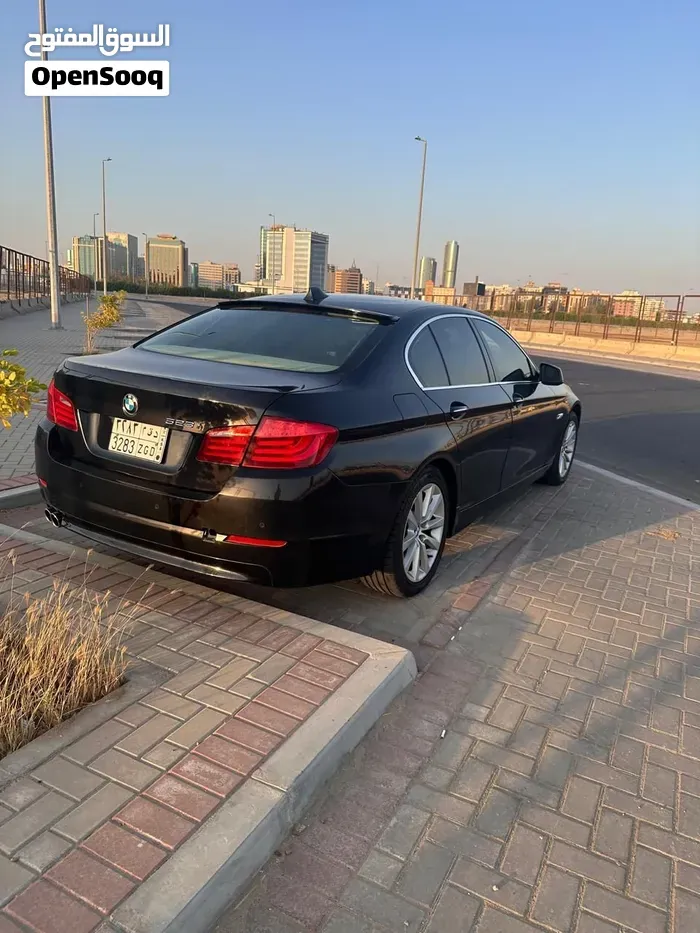 BMW 5 Series 2011 photo 2