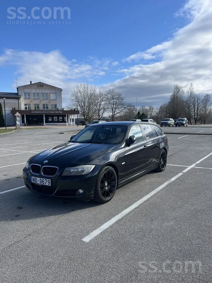 BMW 320 2010 photo 2