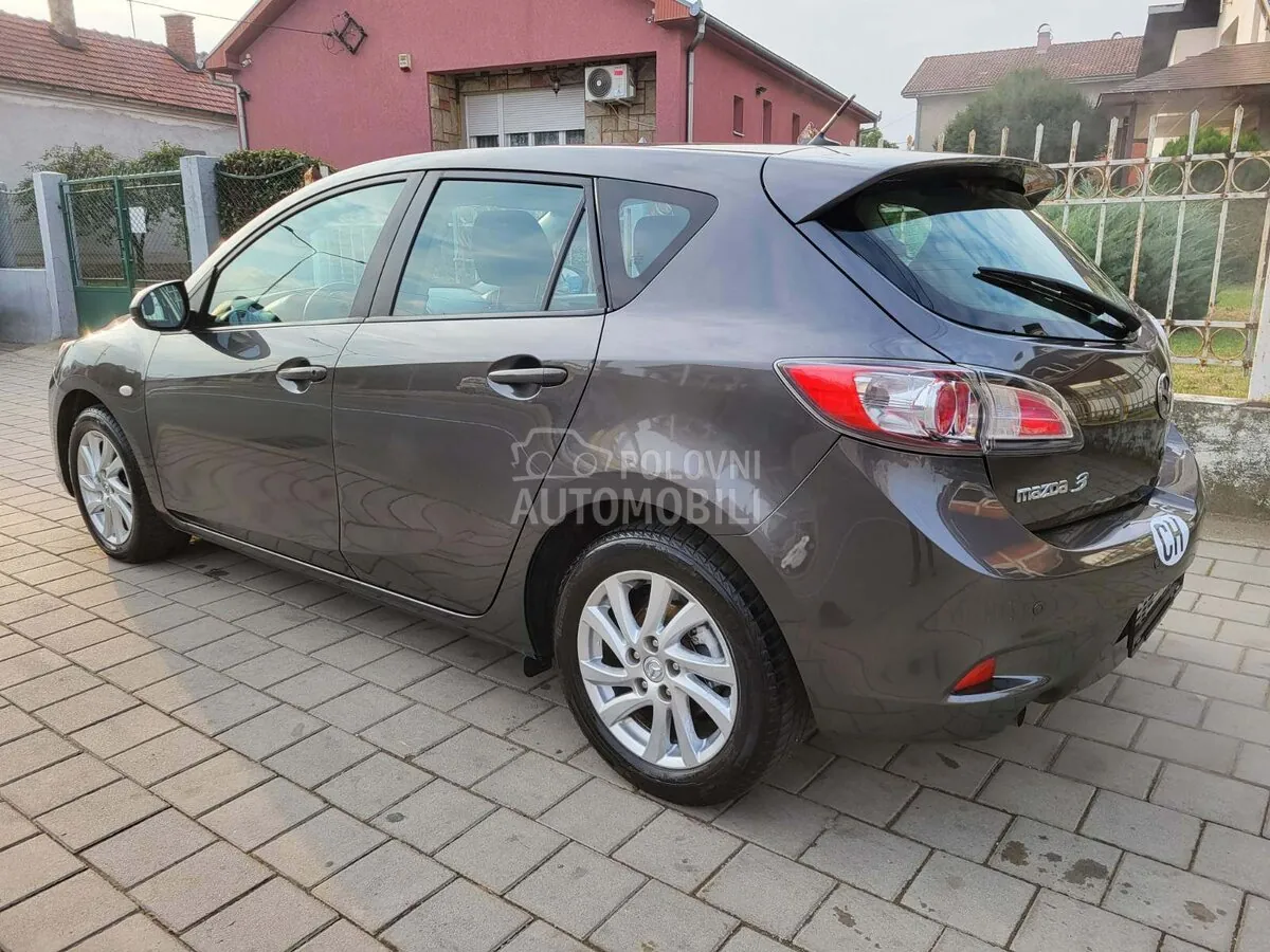 Mazda 3 2013 photo 3