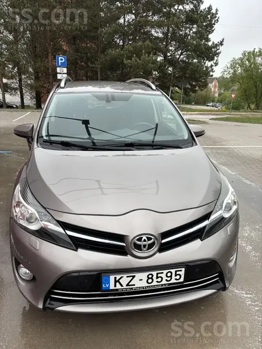 Toyota Verso 2015 photo 2