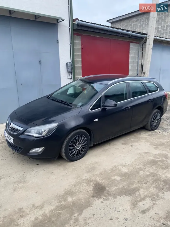 Opel Astra 2011 photo 4