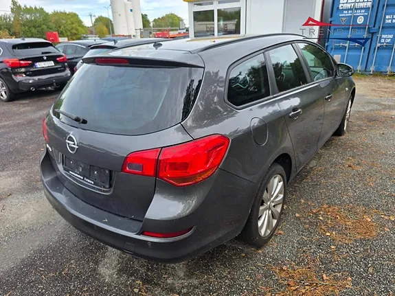 Opel Astra 2012 photo 4