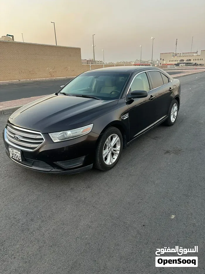 Ford Taurus 2013 photo 2