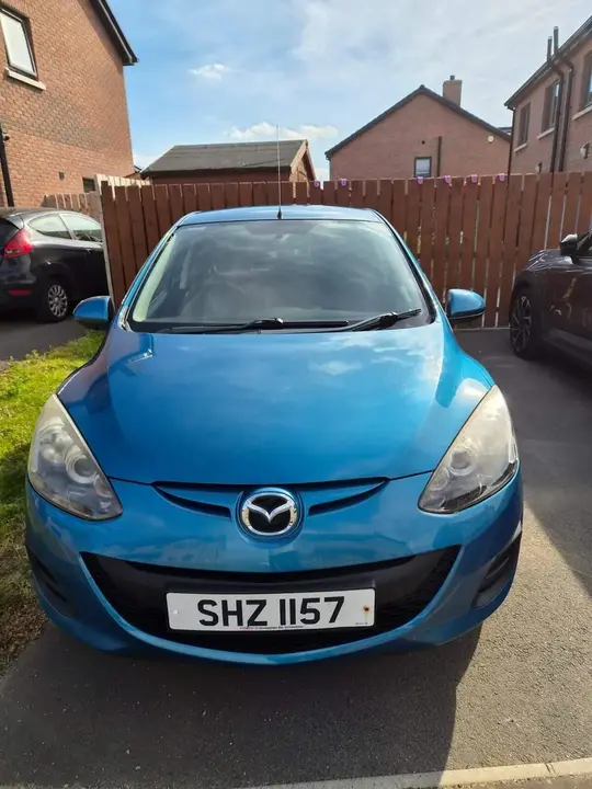 Mazda Mazda2 2014 photo 2