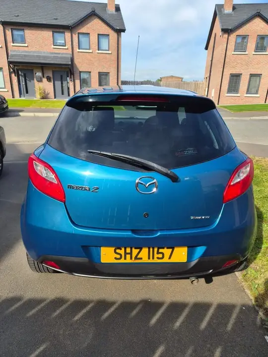 Mazda Mazda2 2014 photo 3
