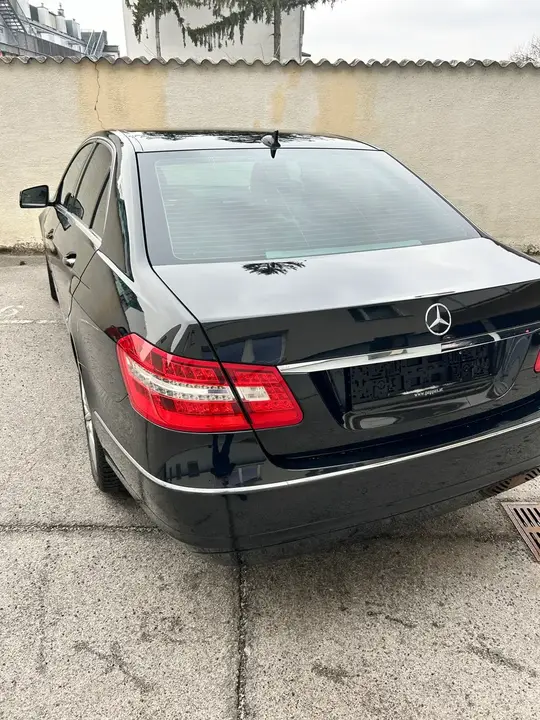 Mercedes-Benz E-Class 2009 photo 3