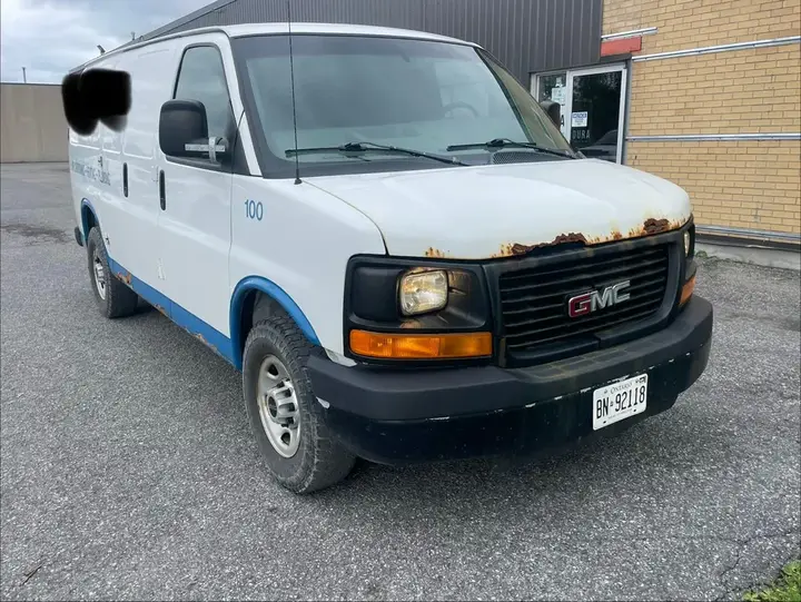 GMC Savana 2016 photo 2