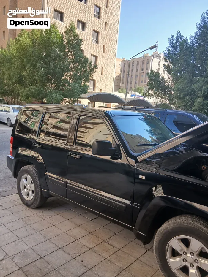 Jeep Cherokee 2010 photo 2