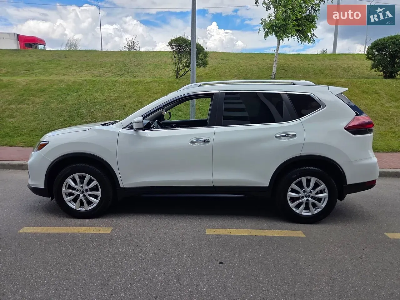 Nissan Rogue 2019 photo 2