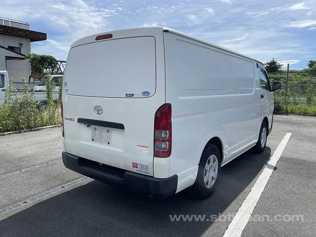 Toyota Regiusace Van 2019 photo 4