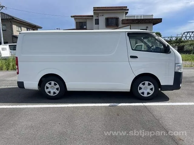 Toyota Regiusace Van 2019 photo 5