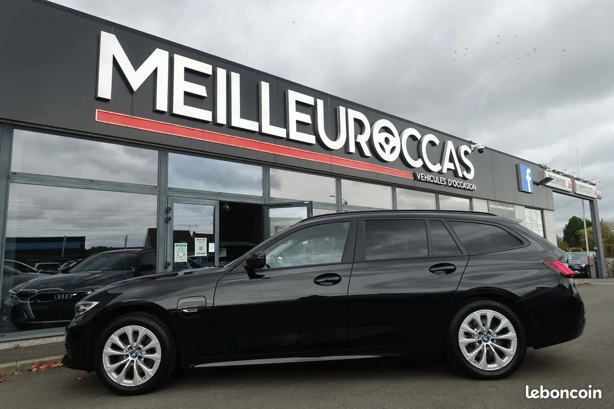 BMW 3 Series 2021 photo 2