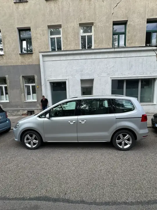 Volkswagen Sharan 2011 photo 2