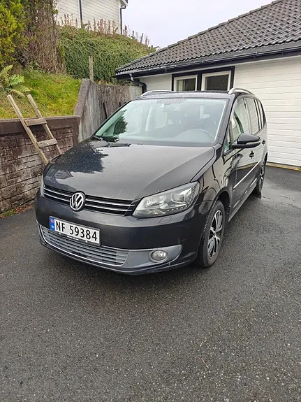 Volkswagen Touran 2013 photo 2