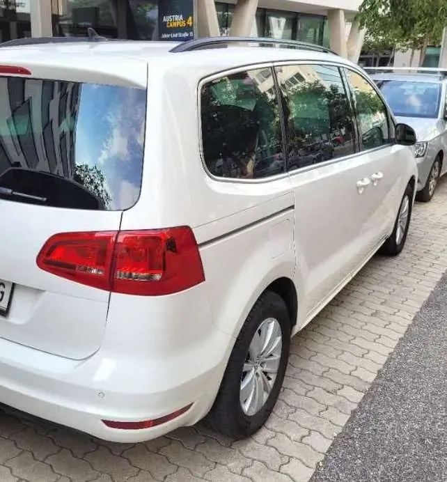 Volkswagen Sharan 2011 photo 2