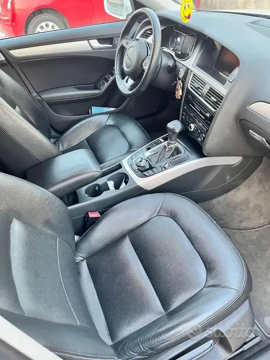 Audi A4 2012 photo 2