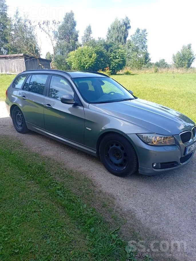 BMW 318 2010 photo 3
