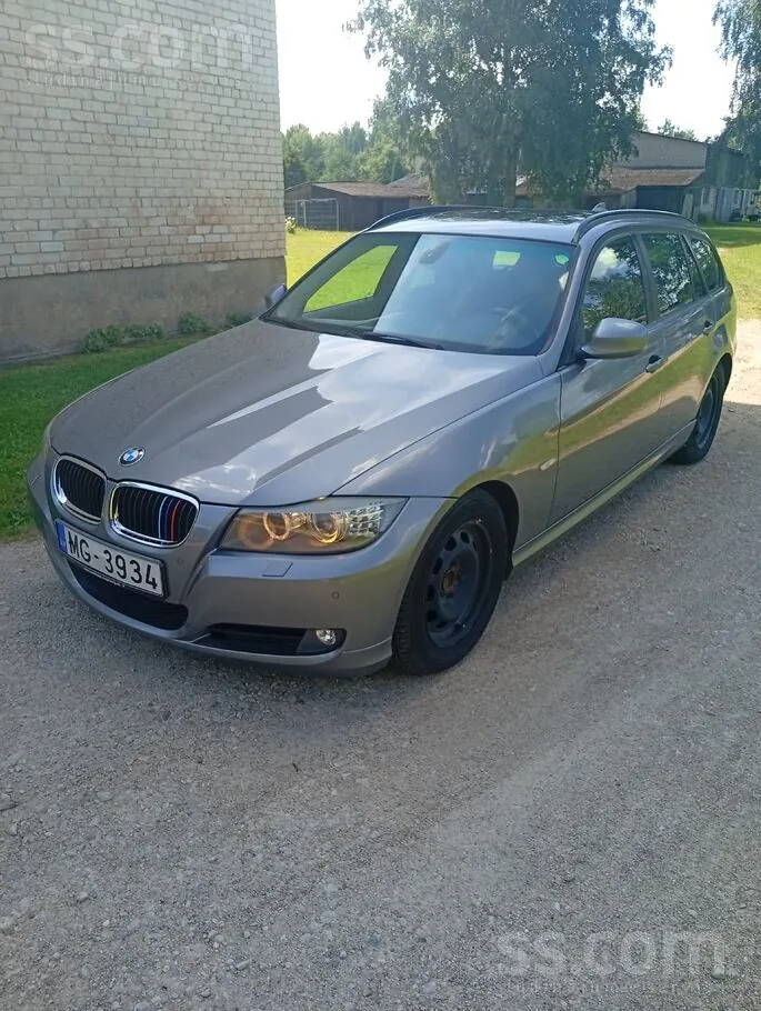 BMW 318 2010 photo 2