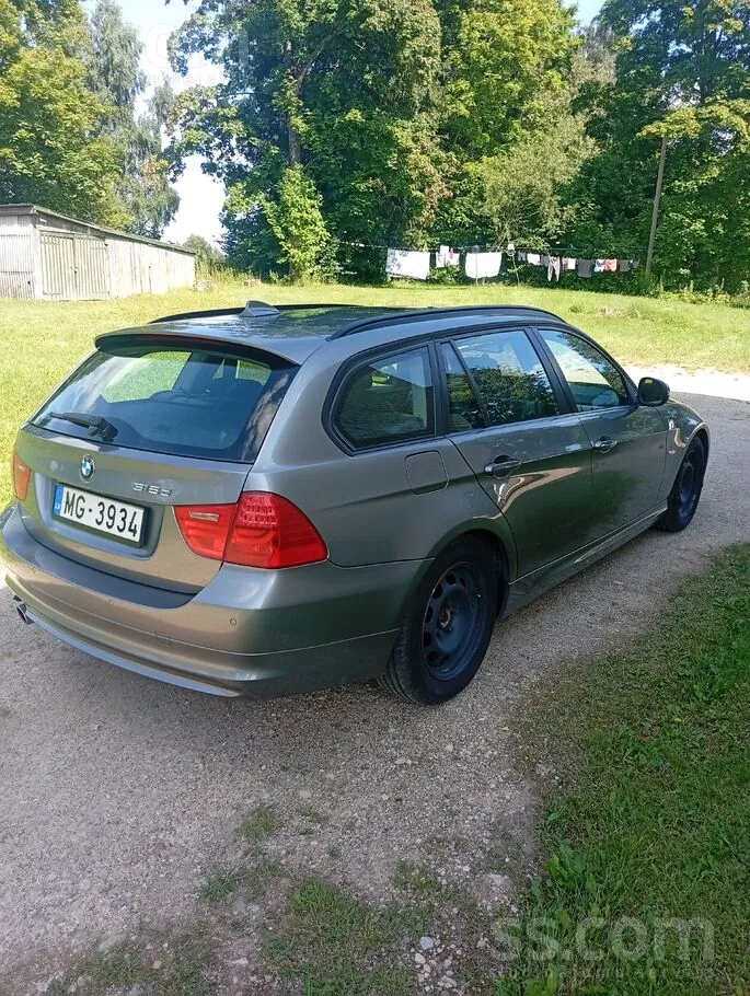 BMW 318 2010 photo 5