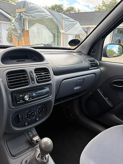 Renault Clio Ii 2001 photo 4