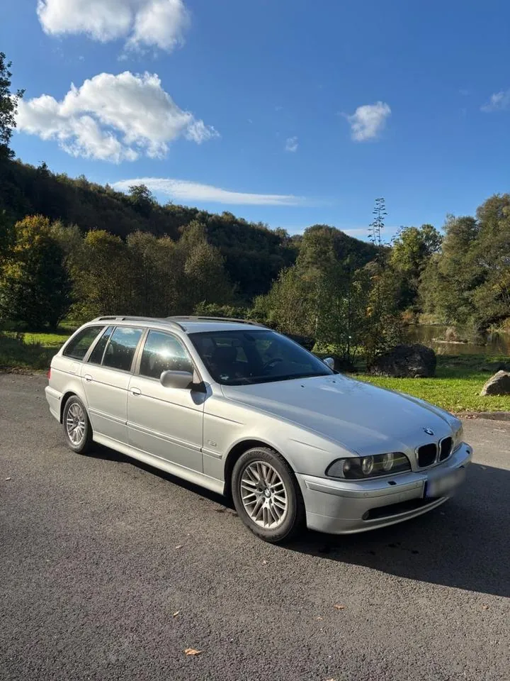 BMW 520I