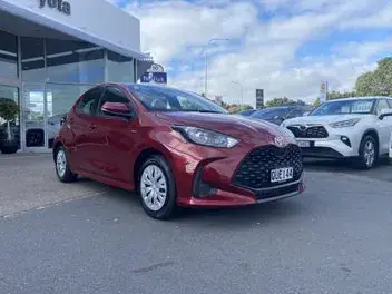Toyota Yaris 2024 photo 2