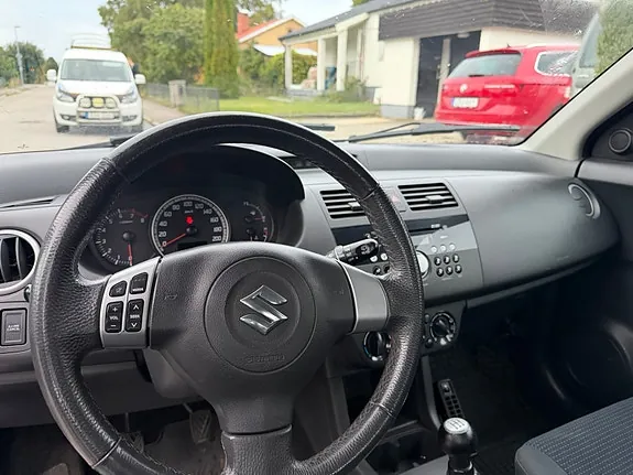Suzuki Swift 2010 photo 5