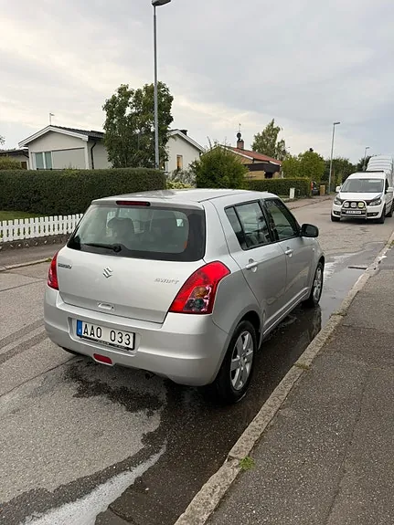 Suzuki Swift 2010 photo 4