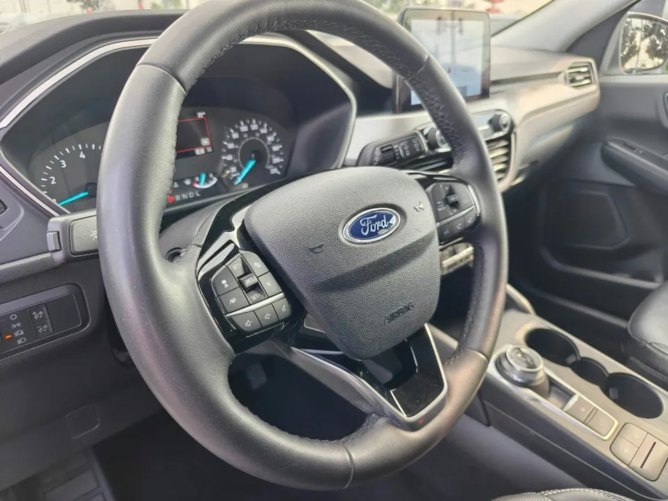 Ford Escape 2022 photo 2