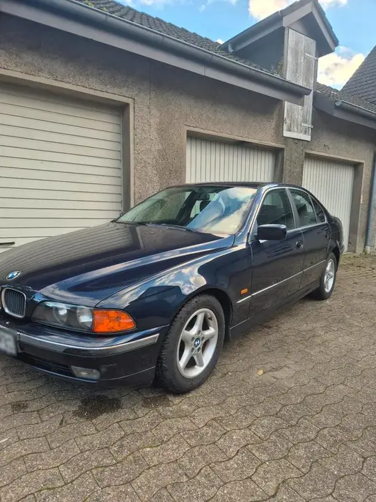 BMW 523I