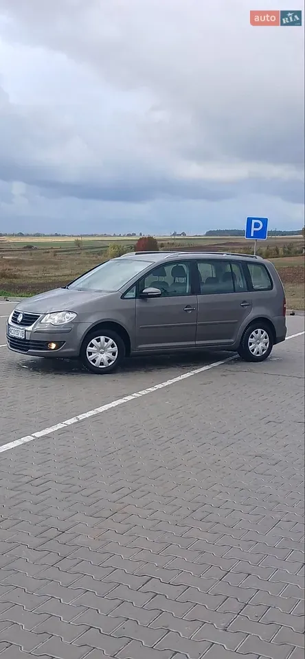 Volkswagen Touran 2009 photo 3