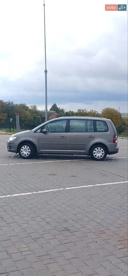 Volkswagen Touran 2009 photo 4