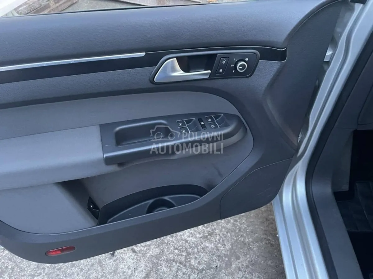 Volkswagen Touran 2011 photo 5