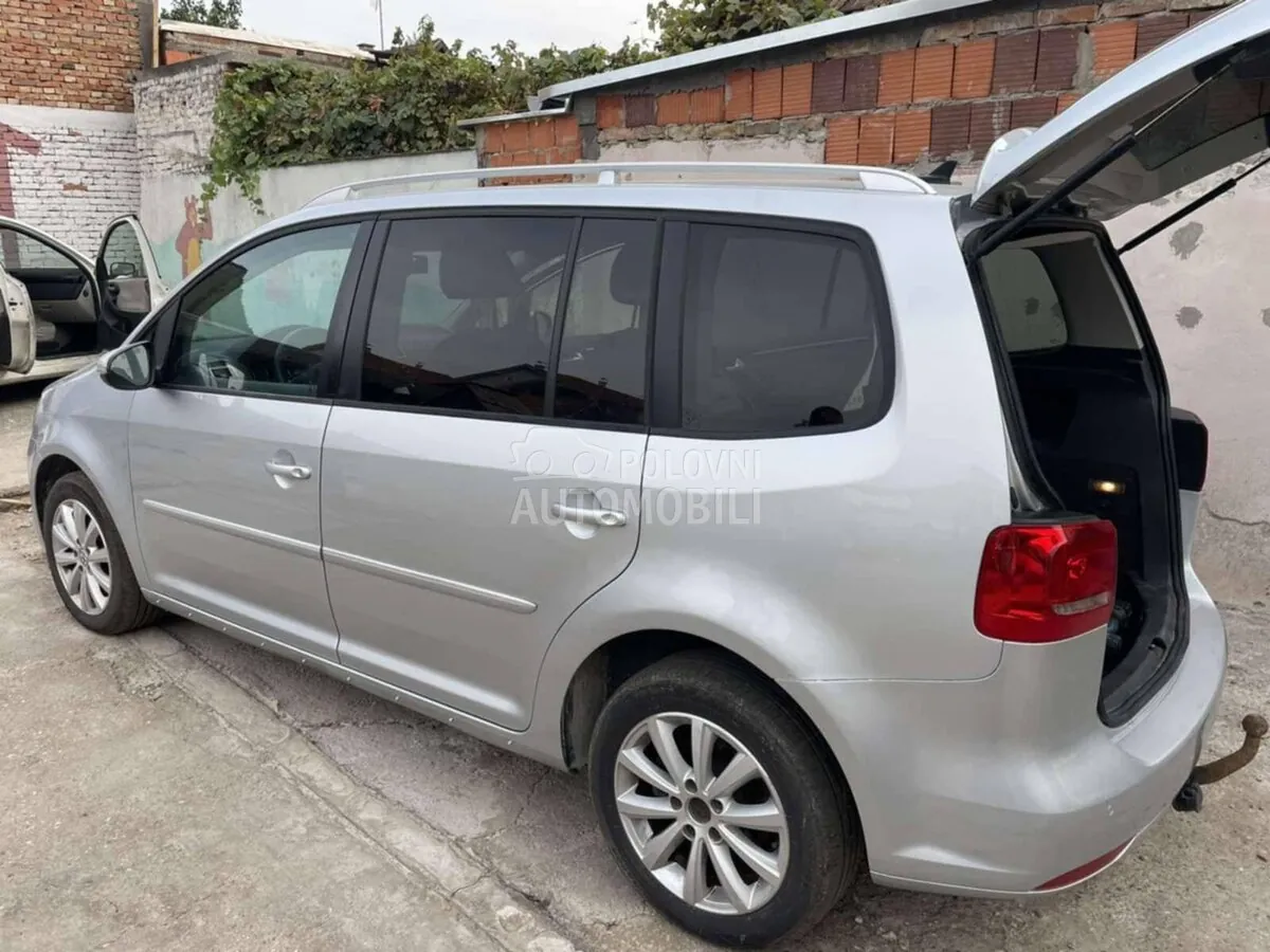 Volkswagen Touran 2011 photo 3