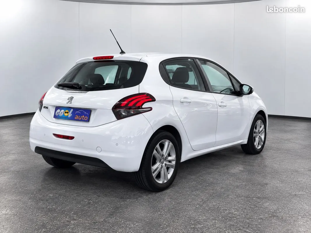 Peugeot 208 2017 photo 3