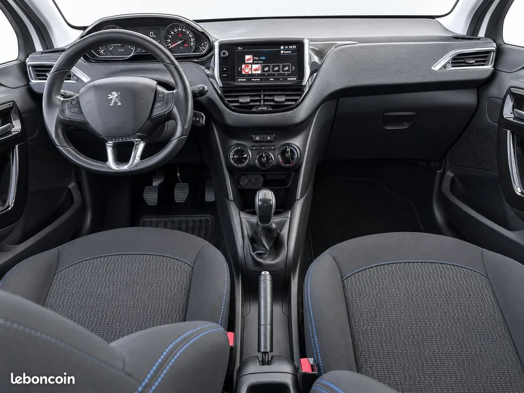 Peugeot 208 2017 photo 5