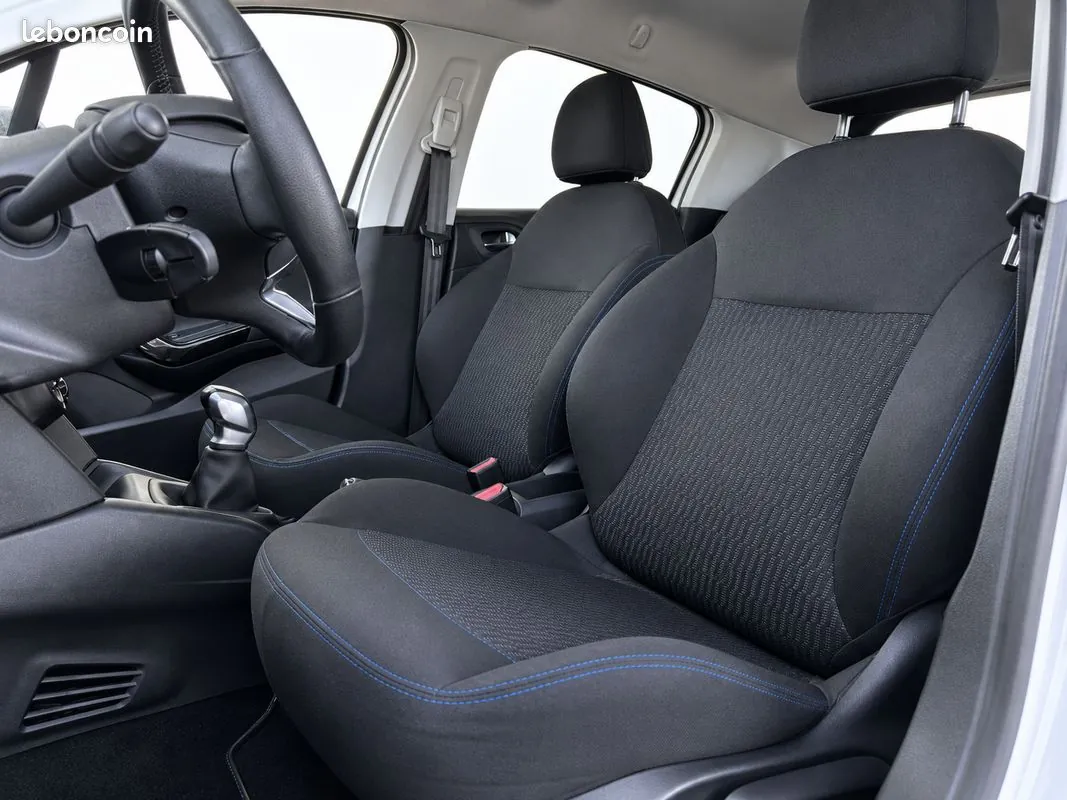 Peugeot 208 2017 photo 4