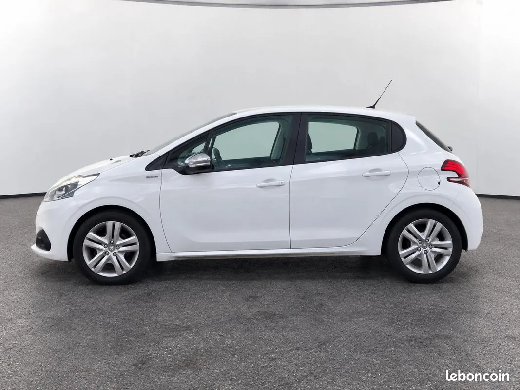 Peugeot 208 2017 photo 2