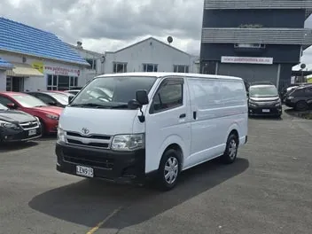 Toyota Hiace 2013 photo 4