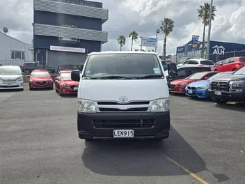 Toyota Hiace 2013 photo 3