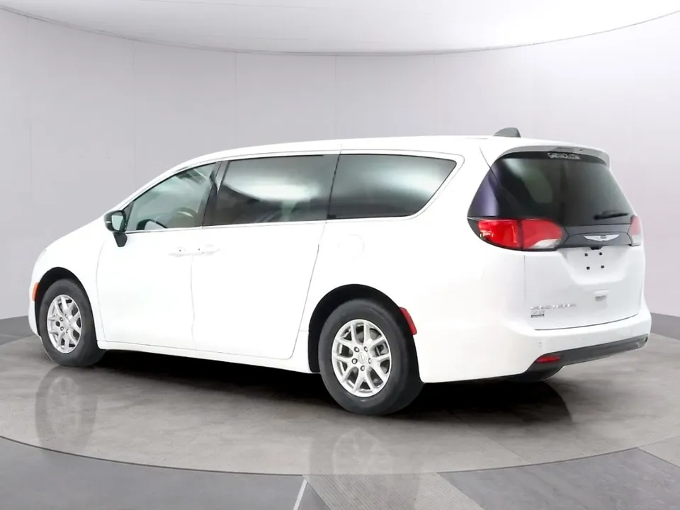 Chrysler Grand Caravan 2026 photo 3