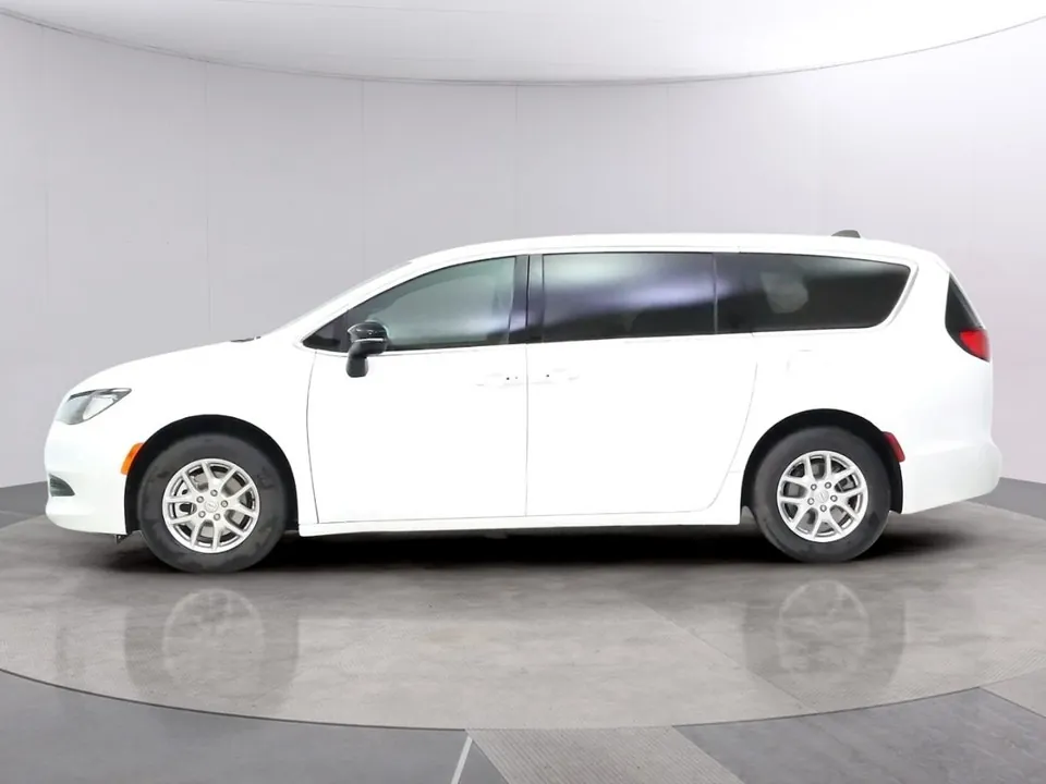 Chrysler Grand Caravan 2026 photo 2