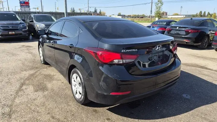 Hyundai Elantra 2015 photo 3